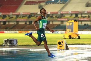 Tshenolo Lemao de Sudáfrica, campeón juvenil de los 100 metros. (Foto IAAF - Getty Images).