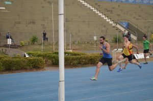 Jesús Cáceres, conquistó la prueba en los 100 metros llanos, con un tiempo de 10,94.