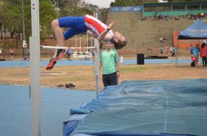 Diego Schmidt (salto alto - 15 años)